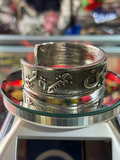 A Stylish and Durable Bracelet